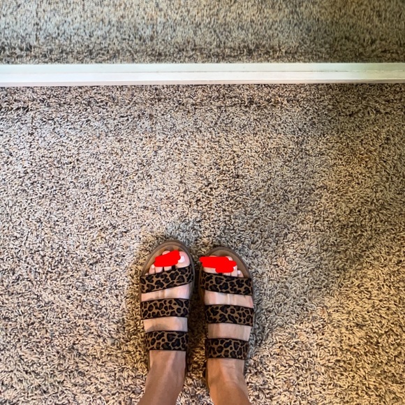 Steven Madden cheetah sandles size 6 - Picture 4 of 4